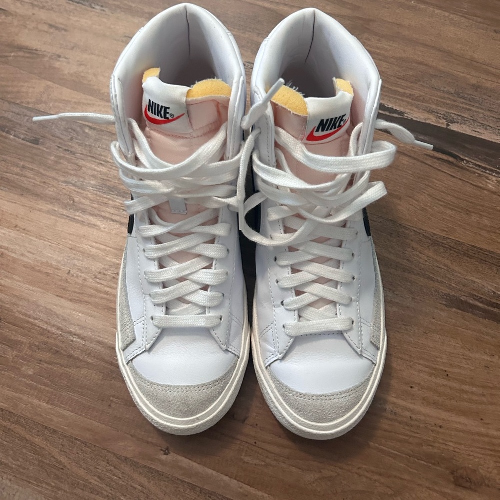 Nike Blazer Mid '77 Women’s High Top Sneakers